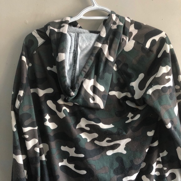 Two sweaters! - Picture 4 of 4